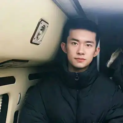 2022最新版帅气的男生头像人间灯火总有一盏在等你回家