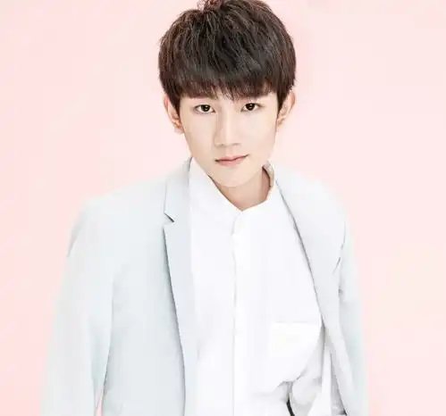 王源疑似透露新歌名字,但稿纸上的四个字却被网友吐槽太丑