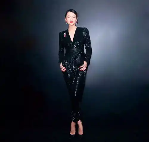 做后妈被犹太富商退婚,38岁的章子怡演技炸裂,衣品更不凡