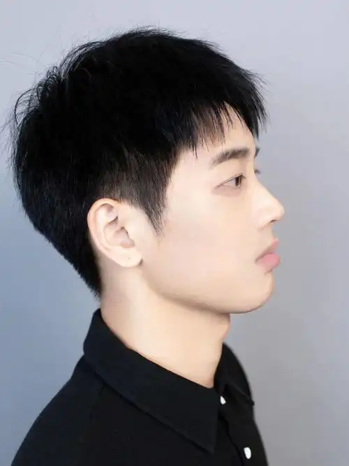 不用打理也能很帅的男生基础款发型