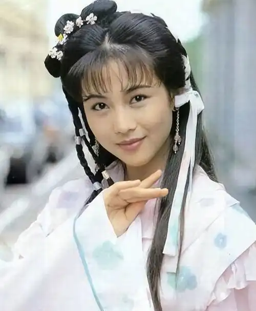 蔡少芬发文我不骗你,真的好辛苦,十年没睡过整觉,努力惹心疼