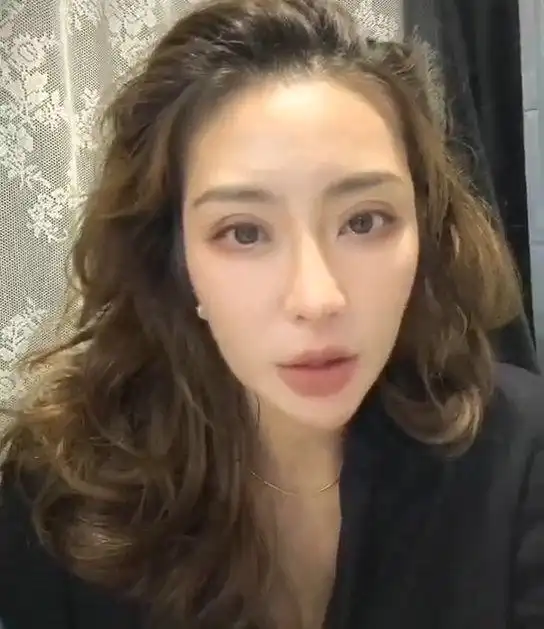 在泰被外国男子辱骂,中国女子当场还击,当事人正脸曝光