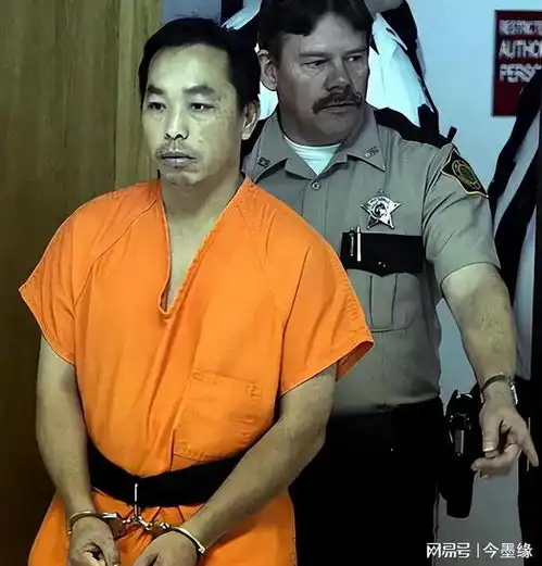 矮小亚裔被8白人围殴,反抗后对方仅2人生还,美警求饶机会都没给