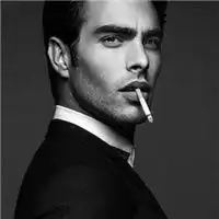 男士头像成熟霸气的从生活中的经历看透很多