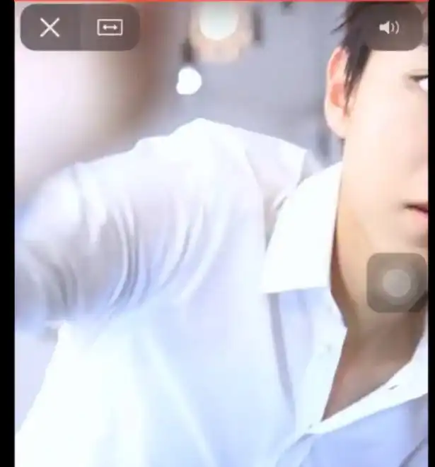 王俊凯邀请视频通话,男友视角挑眼镜粉丝哪有往头顶戴的