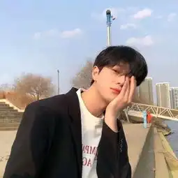 干净帅气阳光男生头像独一无二这个世界没有不带伤的人