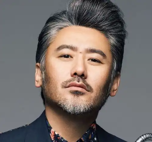 他因前女友去世,自甘堕落胖到170斤大器晚成,现成魅力大叔